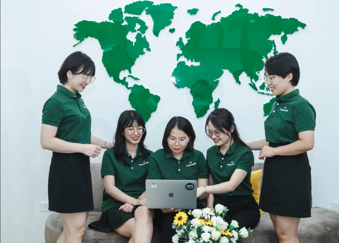 ハポソフトでの​働き方​ - チーム​お祝い